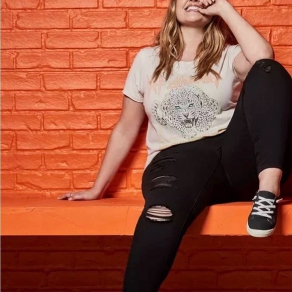 Torrid Distressed Bombshell Skinny Premium Stretch High-Rise Jeans  - Size 18 - Picture 10 of 13